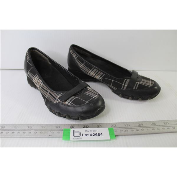 Skechers Casual - Leather & Textile - (size 6 1/2-7)