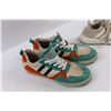 Image 2 : (2 pr) Used Shoes - Men's Urban Size 10 & Ladies Adidas Size 7