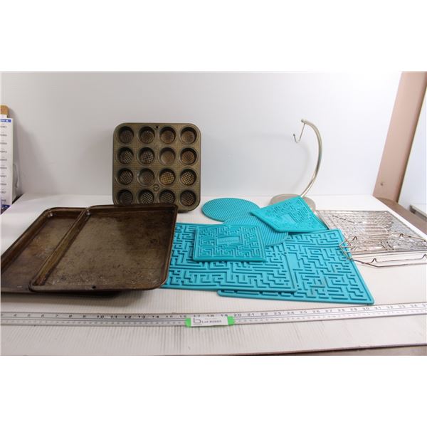 (6) Silicone Pot Holders, (4) Mini Muffin Tins, Misc.