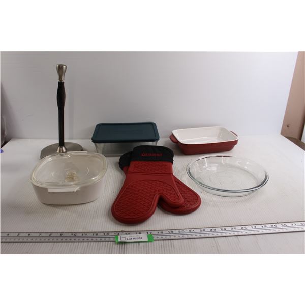 Pie Dish, Starfrit Oven Mitts, Assorted Kitchenware - Pyrex