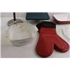 Image 2 : Pie Dish, Starfrit Oven Mitts, Assorted Kitchenware - Pyrex