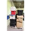 Image 2 : PALLET OF ASSORTED ESTATE ITEMS INCLUDING; KITCHENWARE, TOTES, CLOTHING & MORE