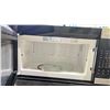 Image 2 : INSIGNIA OTR MICROWAVE (UNKNOWN WORKING CONDITION)
