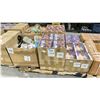 Image 1 : PALLET OF ASSORTED PUZZLES, DANCING CACTI, TRAVEL SOAP BOXES AND MORE