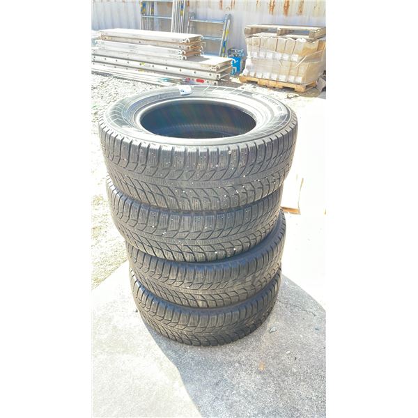 SET OF 4 TRIANGLE SNOW LINK 235/65R17 108R TIRES