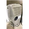 Image 2 : DELONGHI PINGUINO PORTABLE AIR CONDITIONER MODEL PAC AN280 GW