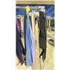 Image 2 : LOT OF ASSORTED MEN'S PANTS INCLUDING; JEANS, SWEAT PANTS, DRESS PANTS AND MORE