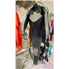 Image 2 : 4 WET SUITS