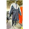 Image 3 : 4 WET SUITS