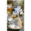 Image 2 : PALLET OF ASSORTED ITEMS INCLUDING; DISPOSABLE PLASTIC CUPS, CAT CLAW CUPS, TURTLE SPONGES, BOOKS