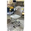 Image 1 : 2 ASSORTED ARMLESS ROLLING OFFICE CHAIRS