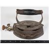 Image 2 : ANTIQUE COMFORT IRON SELF HEATING GAS IRON