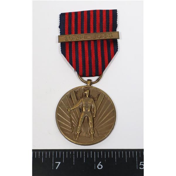 #207 WW2 BELGIUM VOLUNTEER MEDAL W/ CLASP 40-45