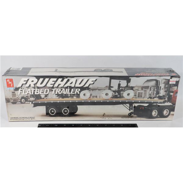 #951 AMT ERTL FRUEHAUF FLATBED TRAILER 1:25 SCALE
