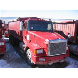 95 Volvo Truck w/01 Spudnik Bed