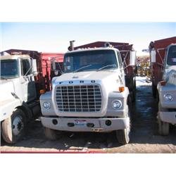 83 Ford 9000 w/01 Spudnik Bed