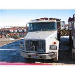 91 Volvo Truck w/01 Spudnik Bed