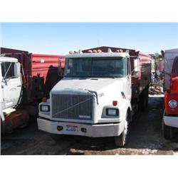 90 Volvo Truck w/01 Spudnik Bed