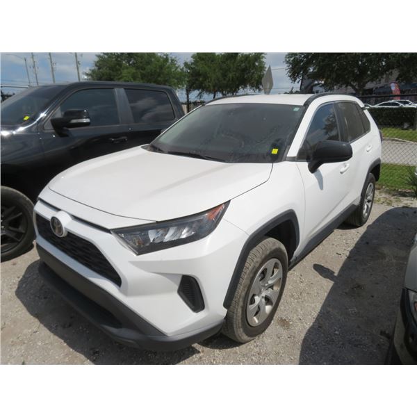 2019 Toyota Rav 4, 5-Dr. SUV - Wht/Blk Cloth, Auto, A/C,