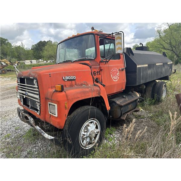 1990 FORD L8000 Water Truck