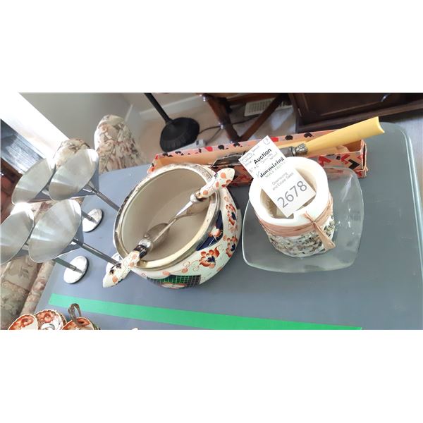 Vintage & Antique Serving A