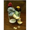 Image 3 : 2 women playing, carved wood faces, 9" tall by Shelley Chamberlain, wearing blue flowered kuspuk (15