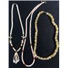 Image 1 : 3 Vintage Hawaiian Necklaces
