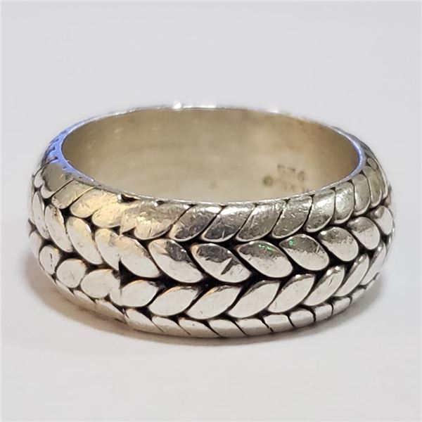 Silver Ring (~Size 7) - RING (~length 0 inches) (~weight 8.53g), Suggested Retail Value $180
