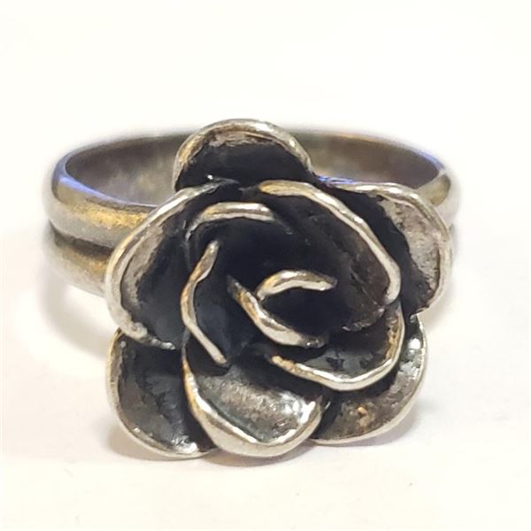 Silver Ring (~Size 8) - RING (~length 0 inches) (~weight 5.9g), Suggested Retail Value $140
