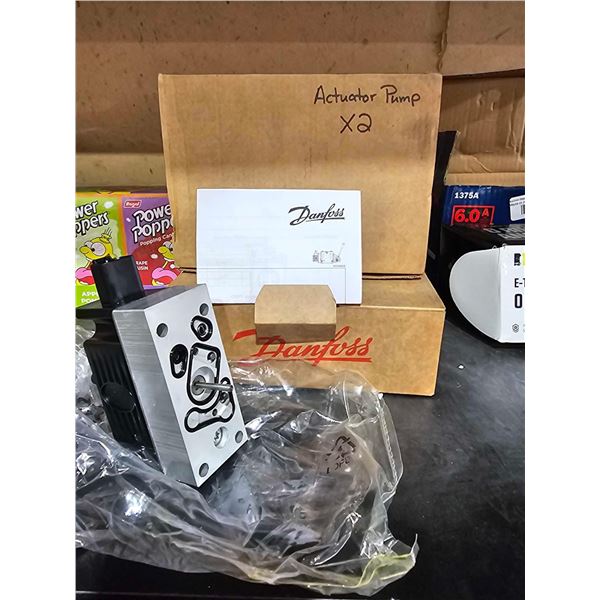 Lot of 2 PVE electrohydraulic actuators