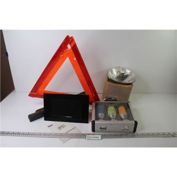 Emergency Triangle - Two Head Lamp System 6V - Encana 3 Lamp Set in Case - Digital Photo Frame (7")