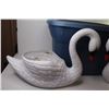Image 3 : (2) Swan Planters - Tote w/Lid