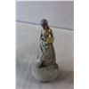 Image 3 : (2) Avon Award Figurines, Musical Ceramic Figurine
