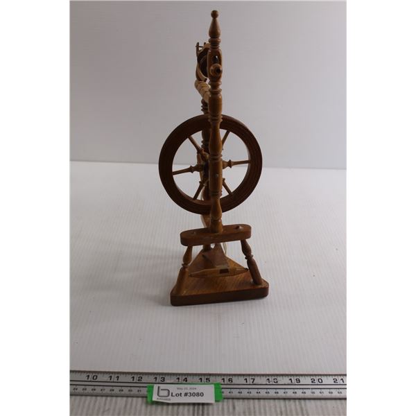 Wooden Spinning Wheel Decoration