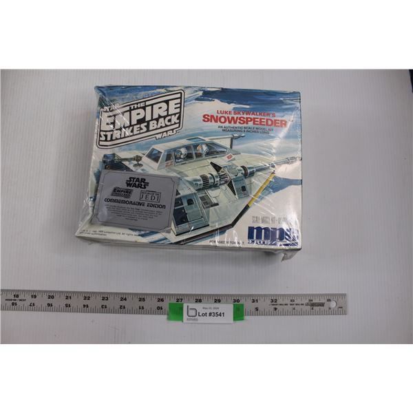 MPC Star Wars "The Empire Strikes Back "Luke Skywalker's Snowspeeder Commemorative Edition - Factory
