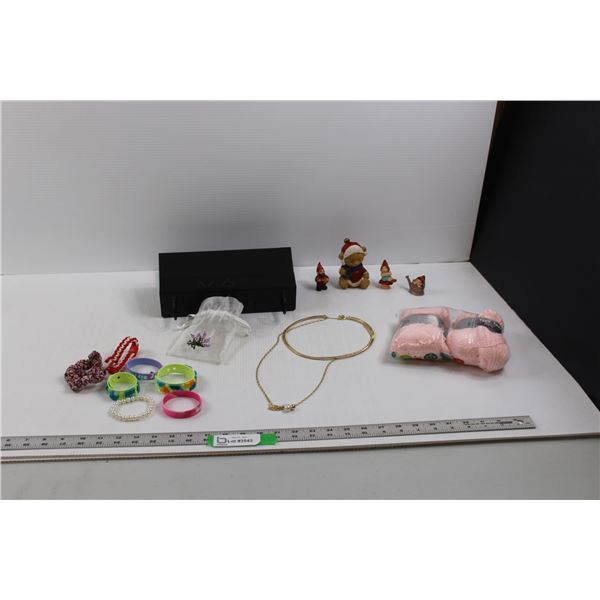 Necklace, Bracelets, Mail Holder w/Key Hooks, Xmas Decor., Yarn in Pink