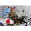 Image 5 : Laundry Basket, Floodlight, Christmas Decorations, Wreath Hangers, Christmas Lights, Hot Pads, Chris