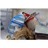 Image 7 : Laundry Basket, Floodlight, Christmas Decorations, Wreath Hangers, Christmas Lights, Hot Pads, Chris
