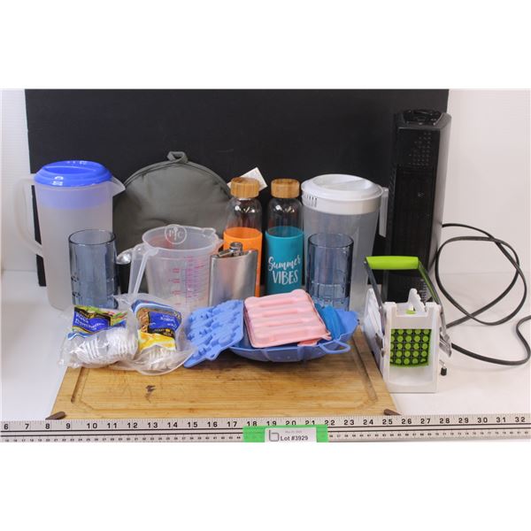 (15+) Kitchenware Misc. Lot: Plastic Juice Jugs; Measuring Sups; Water Bottles; Electric Heater - Wo