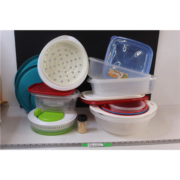 (15+) Kitchenware Misc. Lot: Plastic Storage Containers in Misc. Sizes with Lids