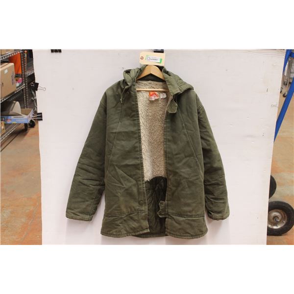 * Arctic King Vintage Green Canvas Winter Jacket Used Size 40