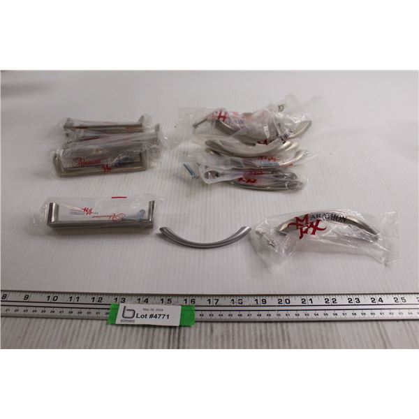 (10+) Assorted Drawer Pulls