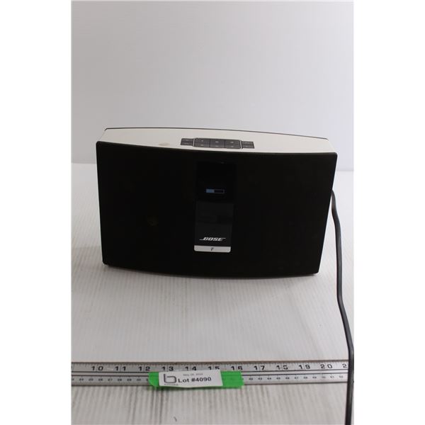 Bose Bluetooth and AUX Speaker - Turns On