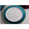 Image 4 : (32) Plastic Plates