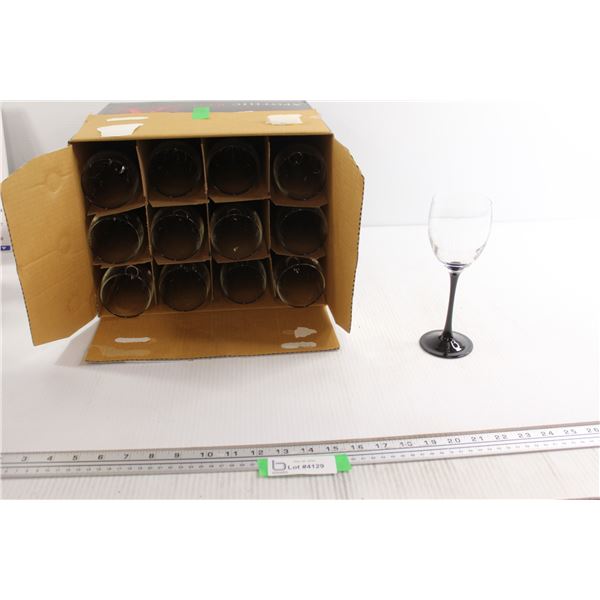 (13) Black Stemmed Wine Glasses