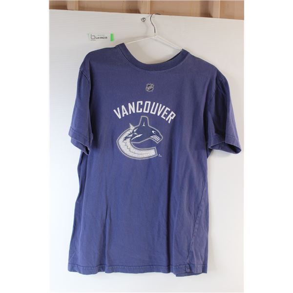 *Vancouver Canucks T-Shirt - Size Small