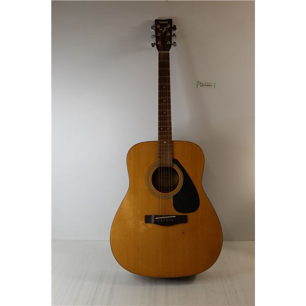 Yamaha Acoustic Guitar
