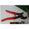 Image 2 : Robo Grip Wrench - Crescent Wrench - Tire Air Pressure Gauge