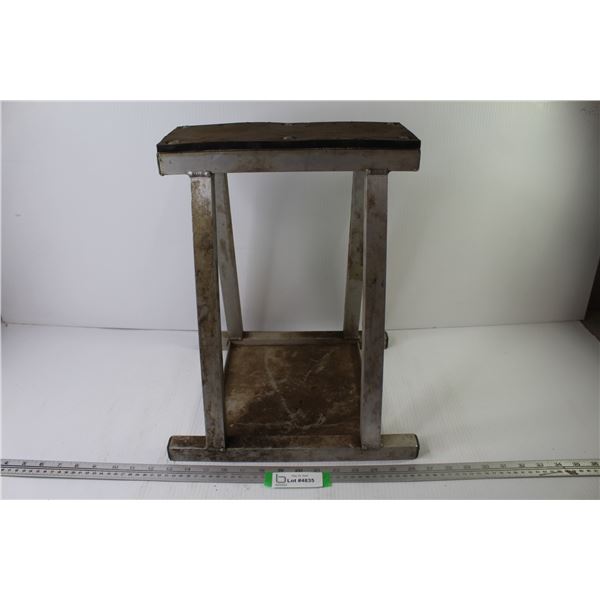 Aluminum Stand (16 1/4" Tall)