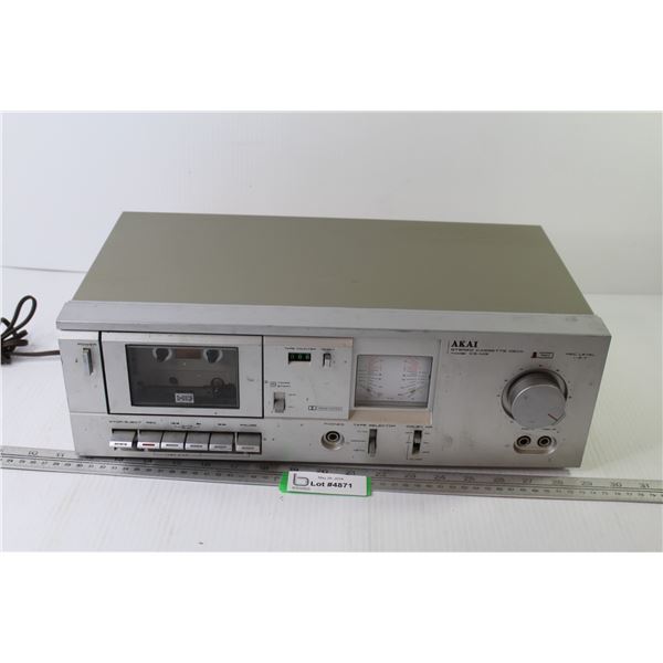 Akai Stereo Cassette Deck (powers on)
